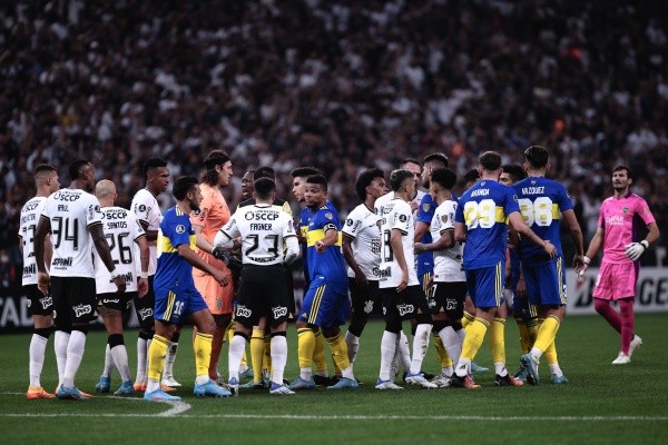  Ettore Chiereguini/AGIF/ Boca Juniors e Corinthians em campo na Neo Química Arena. 