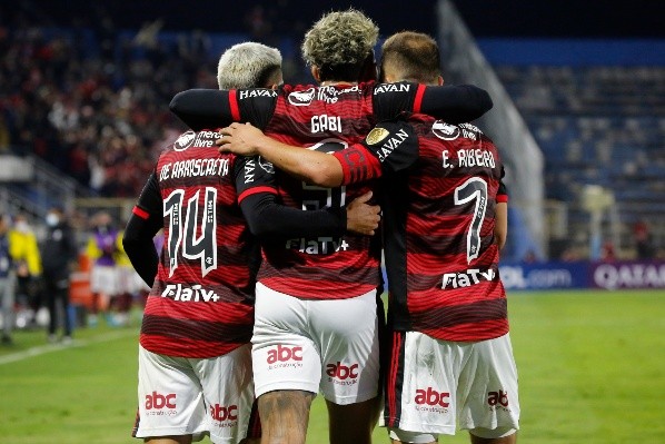 Foto:PhotoSport/AGIF – Jogadores do Flamengo comemoram gol contra a Católica