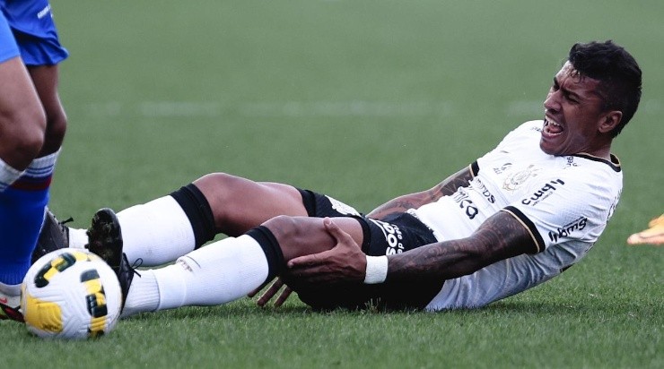 Foto: Ettore Chiereguini/AGIF - Paulinho precisou passar por cirurgia após lesão grave.