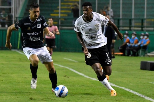 Foto: (Vizzor Imagem/AGIF) - Titular na Libertadores, Jô está fora da partida contra o Bragantino