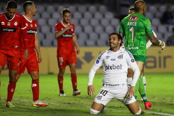 Agif/Fernanda Luz – Técnico ex-Santos rebate declaração de Ricardo Goulart
