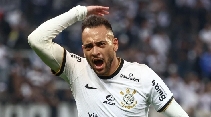 Foto: Marcello Zambrana/AGIF - Maycon ganhou a forte concorrência de Fausto Vera.