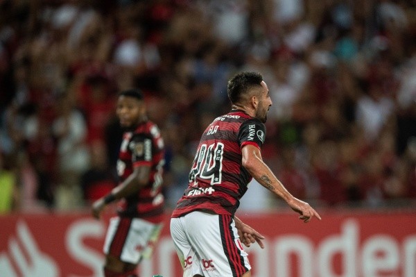 (. Foto: Thiago Ribeiro/AGIF) Isla deverá deixar o Flamengo