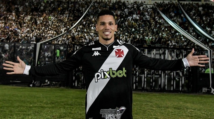 Foto: Thiago Ribeiro/AGIF - Paulinho foi revelado na base do Vasco.