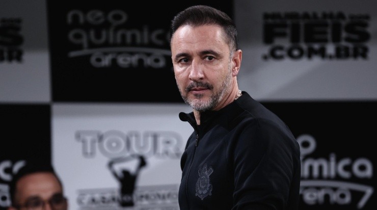 Vitor Pereira explicou porque Renato Augusto caiu de produção. Foto:Ettore Chiereguini/AGIF