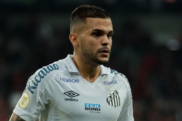 Foto: Robson Mafra/AGIF – Auro deve ser titular contra o Juventude