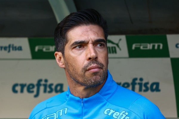 Torcedores rivais do Palmeiras querem a saída de Abel Ferreira (Foto: Marcello Zambrana/AGIF)