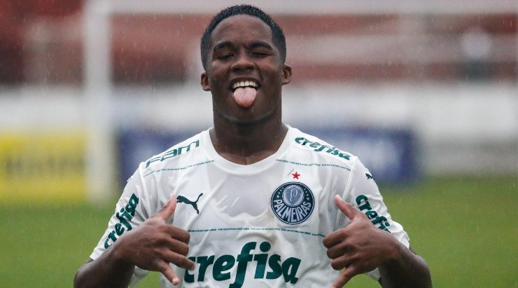 Foto: Rafael Vieira/AGIF - Roberto Carlos desejou sorte para Endrick.
