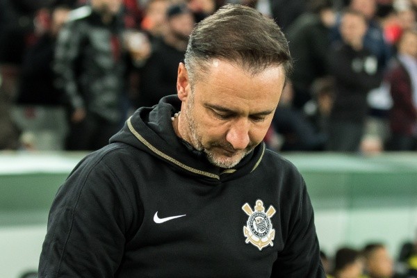 Foto: Robson Mafra/AGIF – Vítor Pereira foi criticado por Vampeta