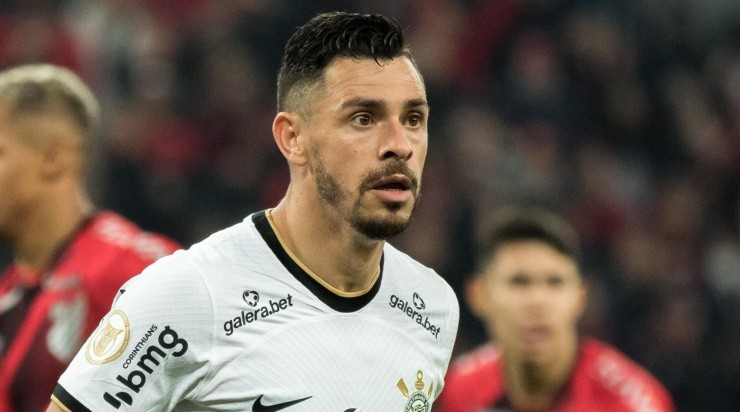Foto: Robson Mafra/AGIF - Giuliano, que vem sendo contestado, pode ser uma das opções.