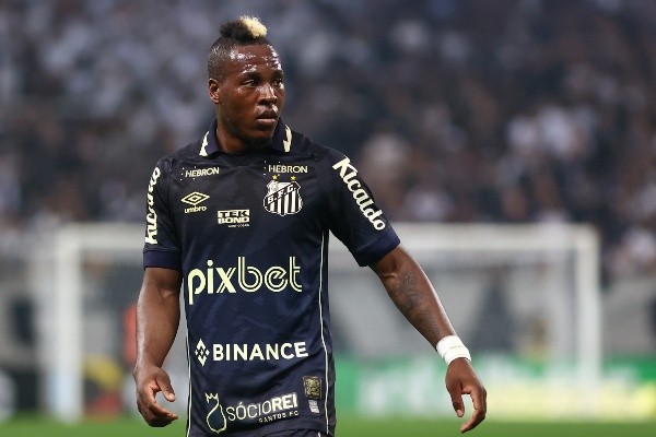 Foto:Marcello Zambrana/AGIF – Julio não jogou bem no Santos