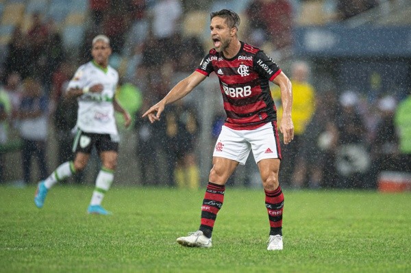 Agif/Jorge Rodrigues – Parte da torcida pede a saída de Diego do Flamengo.
