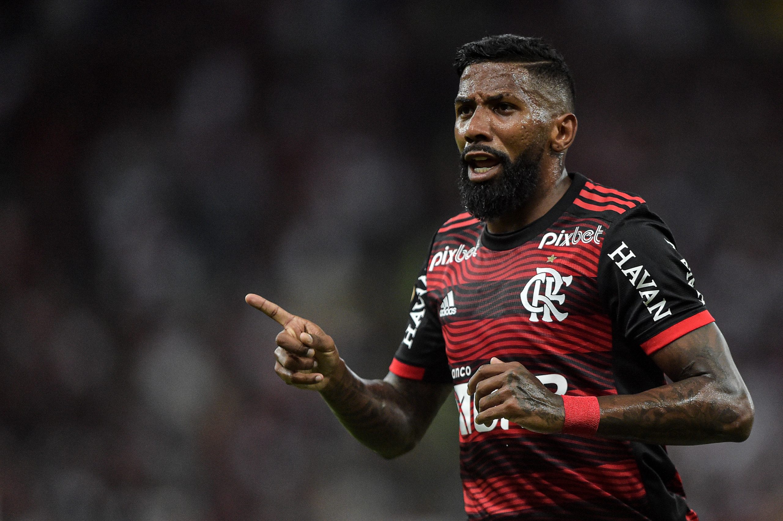 Para Nilson César, Rodinei não merece ir para a reserva (Foto: Thiago Ribeiro/AGIF)