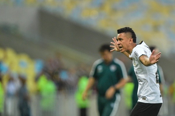 Foto: Thiago Ribeiro/AGIF – Fausto Vera chega para ser uma opção num setor que tem nomes como Du Queiroz, Cantillo e Maycon
