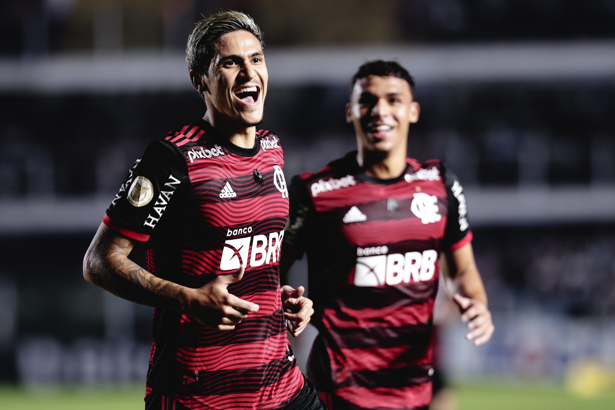 Foto: Ettore Chiereguini/AGIF – Pedro tem 13 gols na temporada pelo Flamengo em 2022