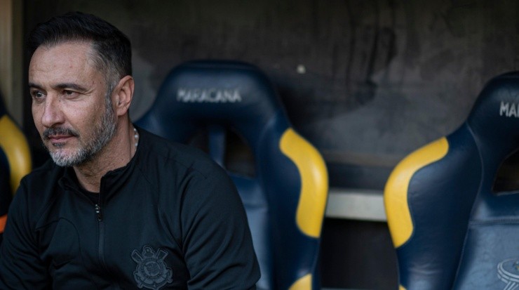 Vitor Pereira revelou o erro que cometeu que fez o Corinthians tropeçar diante do Internacional. Foto:Jorge Rodrigues/AGIF