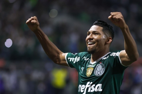 Rony deve ser desfalque contra o São Paulo (Foto: Marcello Zambrana/AGIF)