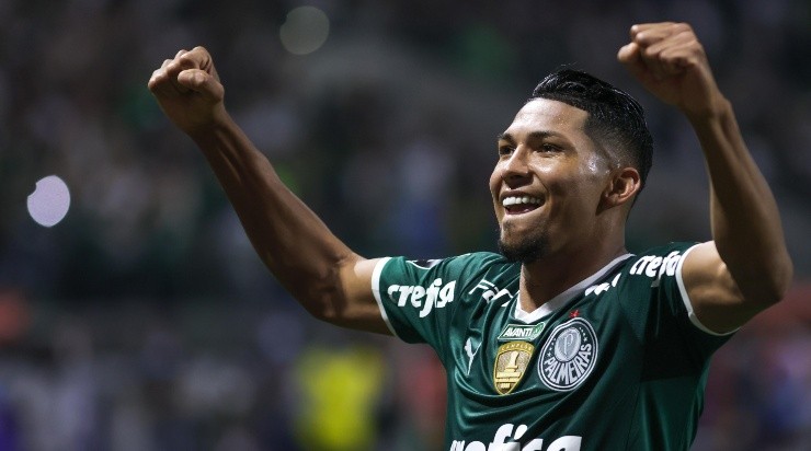 Foto: Marcello Zambrana/AGIF - Torcida colocou Rony acima de Calleri.
