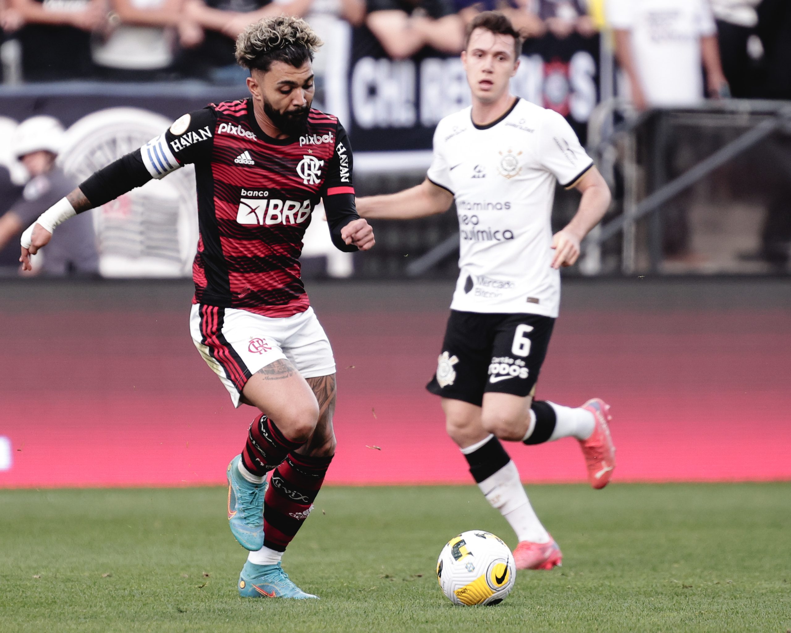 Foto: Ettore Chiereguini/AGIF – Neste ano, o Corinthians bateu o Flamengo por 1 a 0 no Brasileirão