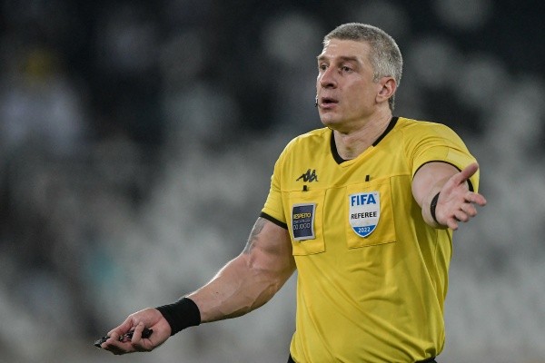 ( Foto: Thiago Ribeiro/AGIF) Ex-árbitros saem na bronca com Daronco após lance contra o Palmeiras