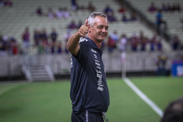 Foto: Lucas Emanuel/AGIF – Lisca tem duas partidas no comando do Santos e dois empates