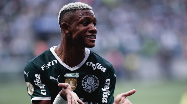 Foto: Ettore Chiereguini/AGIF - Danilo pode ser negociado junto ao Benfica, de Portugal.