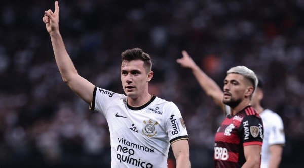 Piton deve aparecer entre os titulares no Corinthians (Foto: Ettore Chiereguini/AGIF)