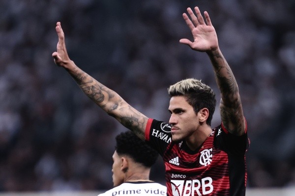 Foto: Ettore Chiereguini/AGIF – Pedro tem contrato com o Flamengo até o fim de 2025