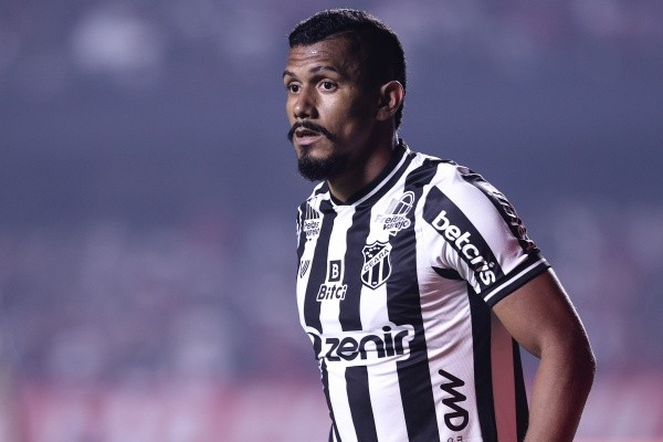 Foto: Ettore Chiereguini/AGIF – Sobral tem contrato no Ceará até o fim de 2024 e continua na mira do Santos