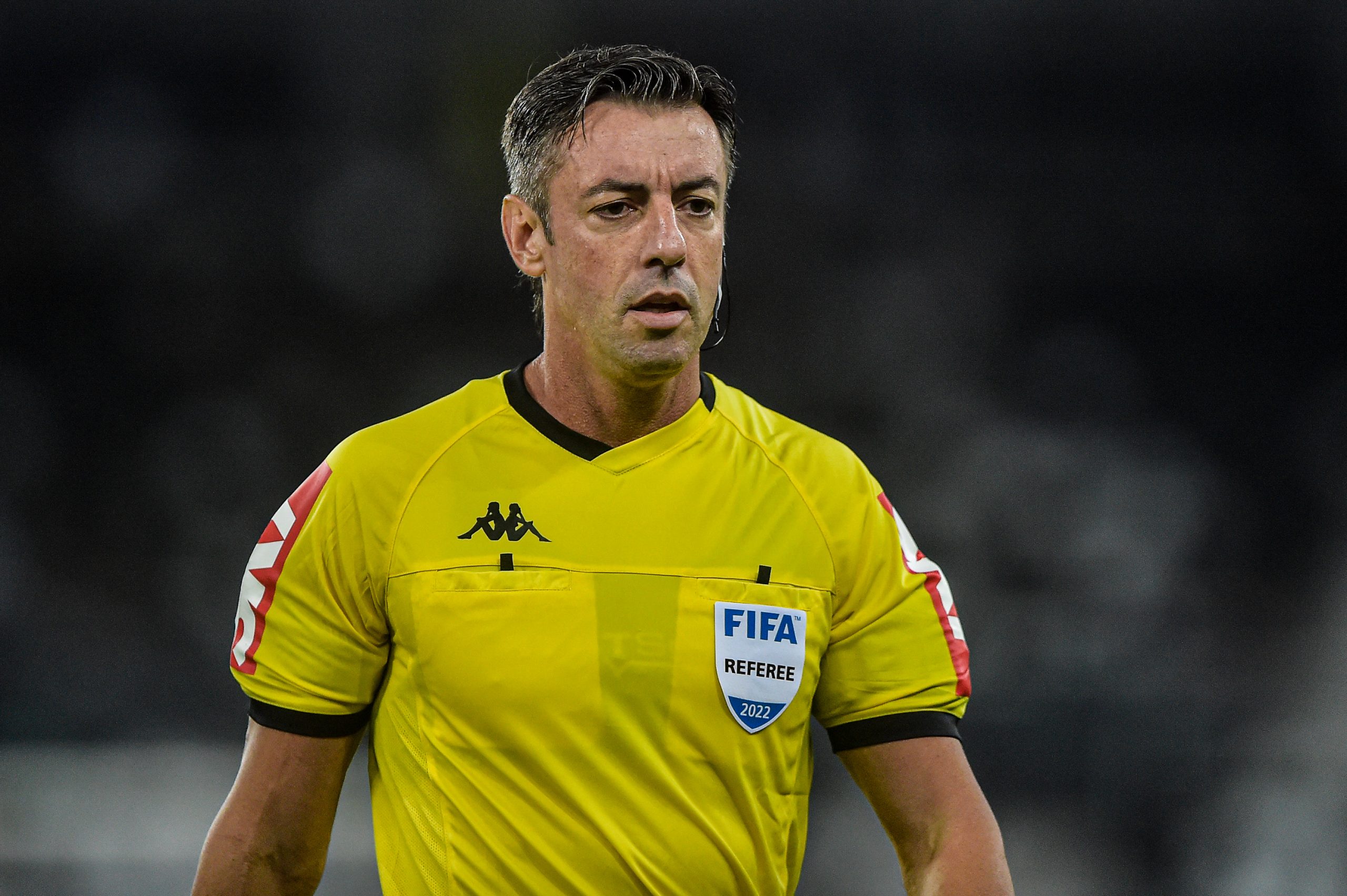 Agif/Thiago Ribeiro – Raphael Claus expulsou 5 jogadores e marcou um pênalti polêmico no Fla x Flu