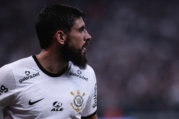 Foto: Ettore Chiereguini/AGIF – Bruno Méndez vem sendo titular absoluto do Corinthians de Fernando Lázaro