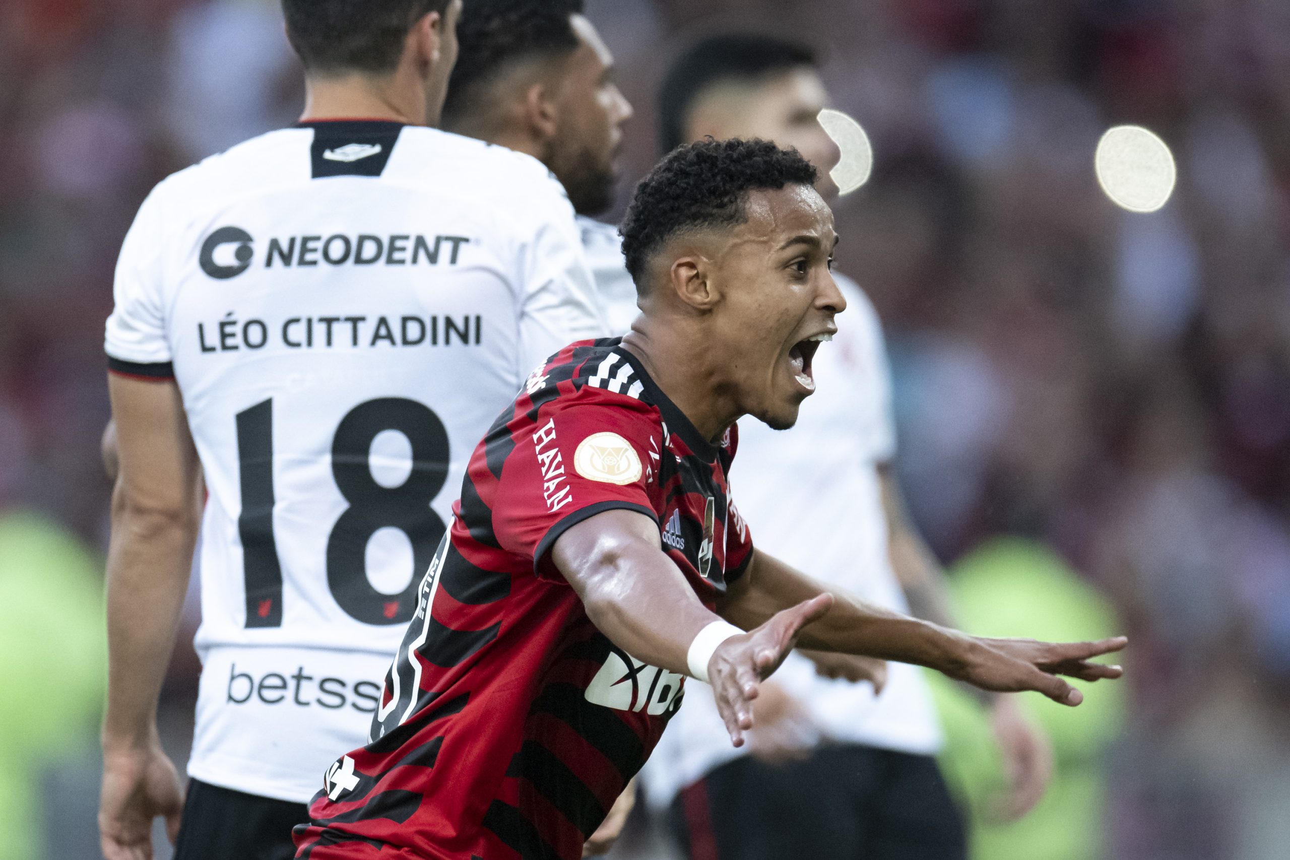 Foto: Jorge Rodrigues/AGIF – Lázaro foi vendido ao Almería-ESP e torcedores do Flamengo reclamaram, lembrando dos valores de Veron em negócio com o Porto-POR