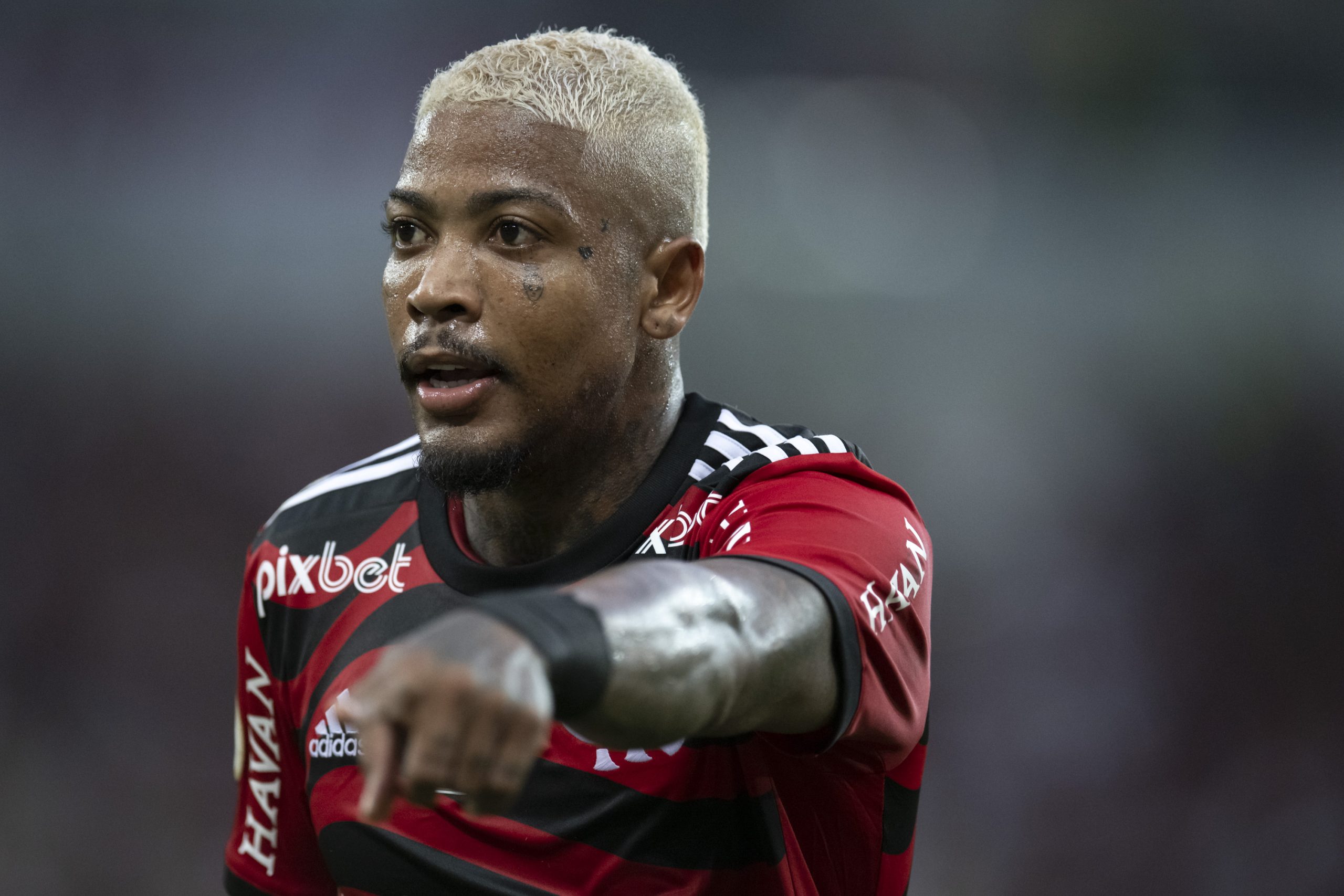 Agif/Jorge Rodrigues – Marinho não vem dando descanso a Ayrton Lucas nos bastidores do Flamengo
