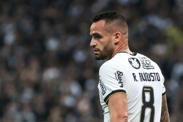 Foto: Marcello Zambrana/AGIF – Renato Augusto tem grandes chances de reforçar o Corinthians na semifinal da CdB