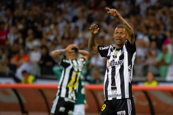 Foto: Fernando Moreno/AGIF – Ademir vem sendo reserva com Coudet e pode ser negociado pelo Atlético-MG
