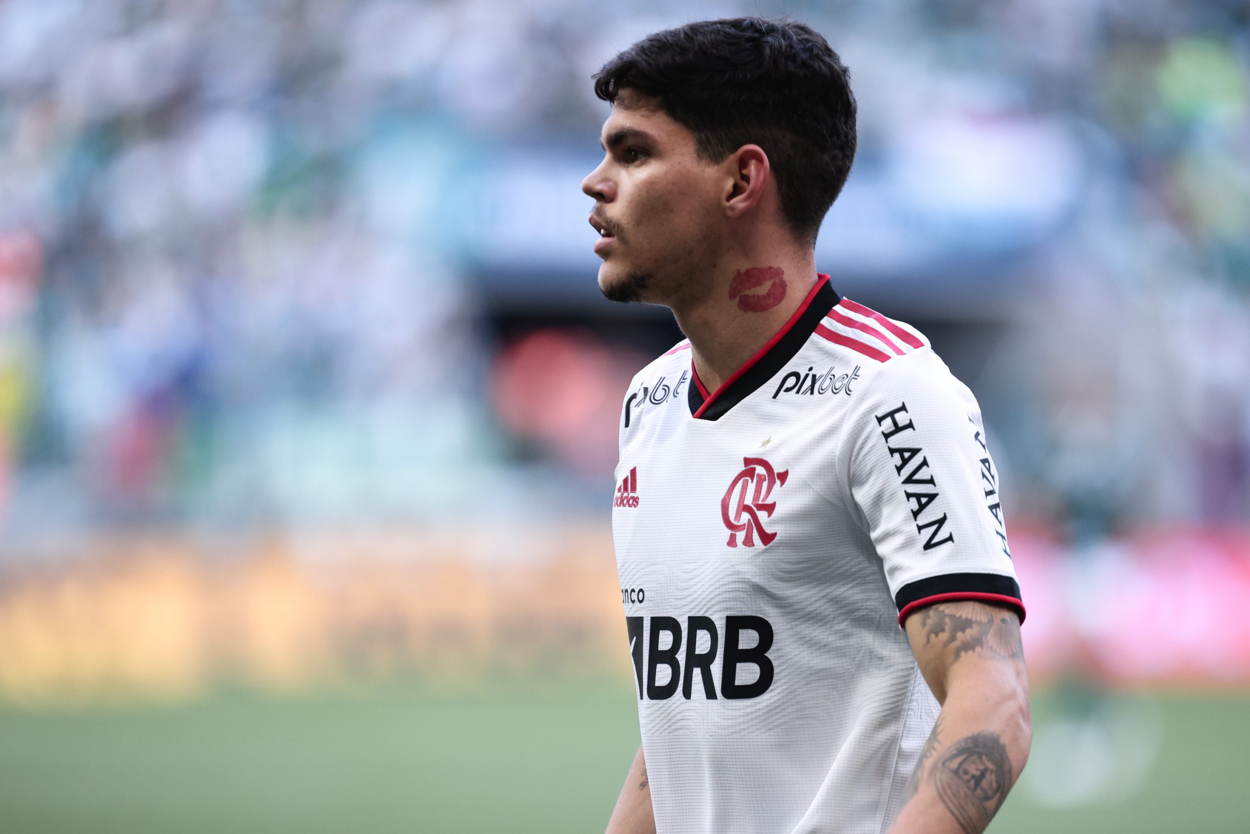 Foto: Ettore Chiereguini/AGIF – Ayrton Lucas pode ficar no Mais Querido até 2026