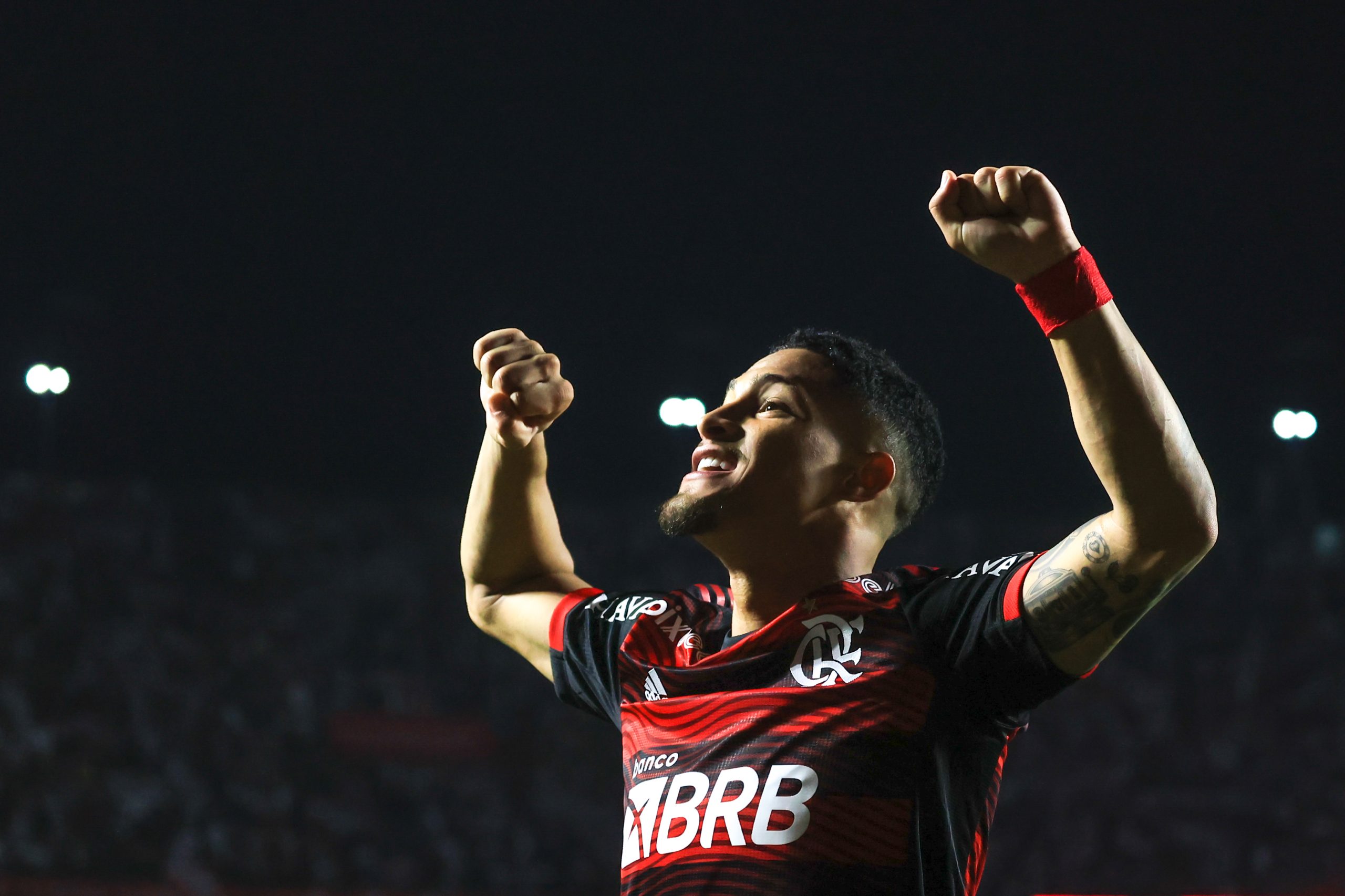 Foto: Marcello Zambrana/AGIF – João Gomes tem contrato em vigor no Flamengo até o fim de 2025
