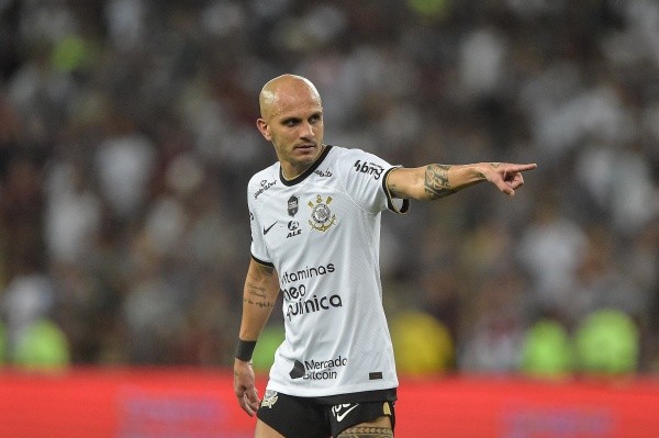 Foto: Thiago Ribeiro/AGIF – Fábio Santos tem contrato expirando no Corinthians em dezembro
