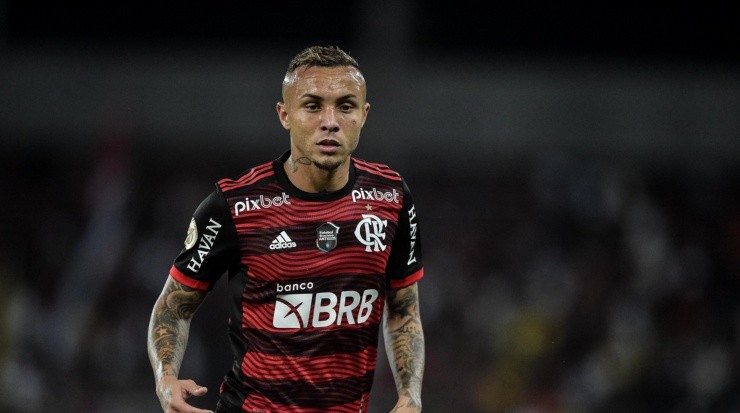 Everton Cebolinha está incomodado com a fase que está vivendo no Flamengo. Foto:Thiago Ribeiro/AGIF