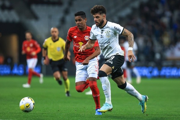 Marcello Zambrana/AGIF/ Yuri Alberto em campo com a camisa do Corinthians. 