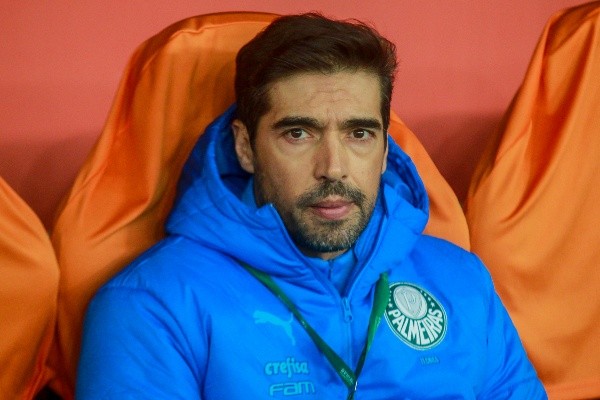 Foto: Gabriel Machado/AGIF – Abel Ferreira costumou proferir: “Contra tudo e contra todos” em 2021 para motivar elenco do Palmeiras