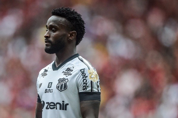 Foto: Thiago Ribeiro/AGIF – Mendoza foi anunciado nesta semana como novo atacante do Santos para 2023