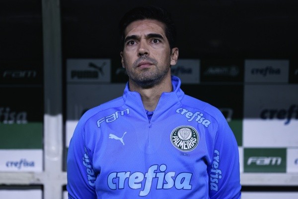 Foto: Ettore Chiereguini/AGIF – Abel não estará no banco contra o Atlético-MG por ter que cumprir suspensão automática