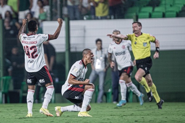 Agif/Heber Gomes – Matheus França saiu do banco para empatar jogo para o Flamengo
