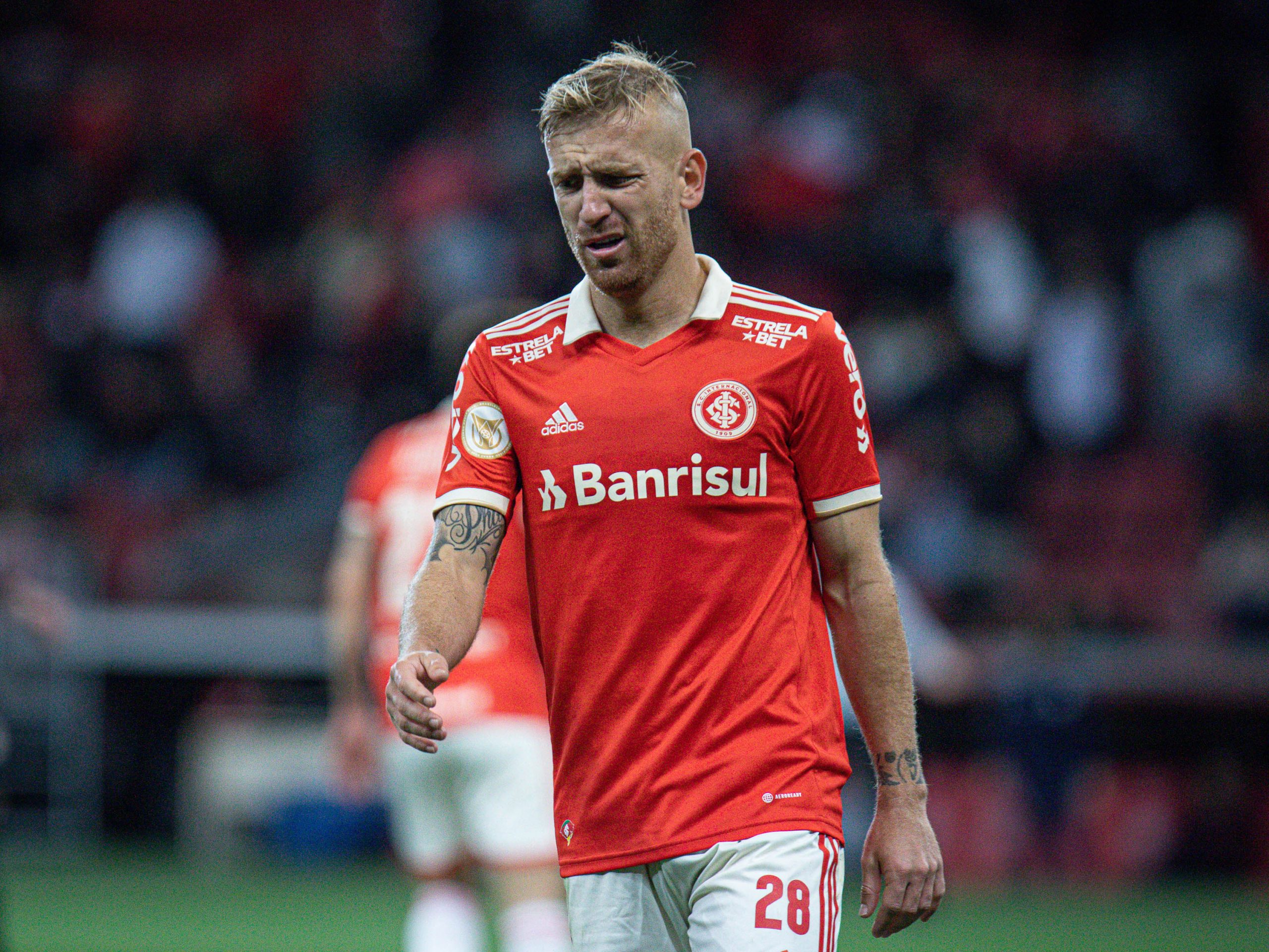 Foto: Maxi Franzoi/AGIF – Pedro Henrique vem recebendo contatos do Flamengo e de mais 2 clubes para 2023