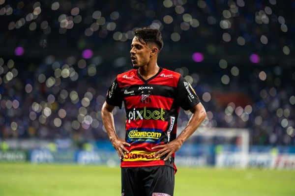 Gabriel Barros com a camisa do Ituano - Foto: Alessandra Torres/AGIF