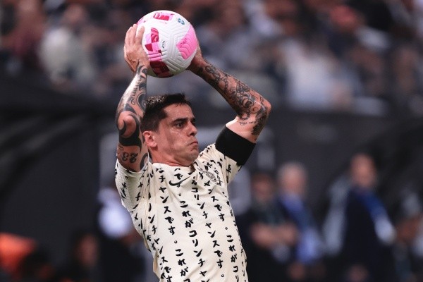 Foto: Ettore Chiereguini/AGIF – Fagner perdeu espaço no time titular e se incomodou com Vítor Pereira no Corinthians