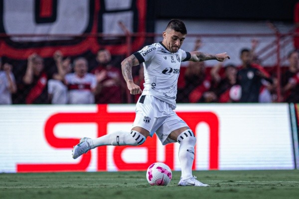 Foto: Isabela Azine/AGIF – Victor Luis jogou no Ceará na última temporada