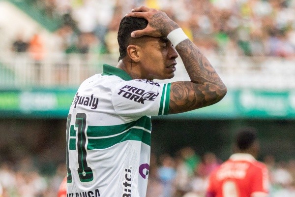 Foto: Robson Mafra/AGIF – Alef Manga tem contrato no Coritiba, mas sonha em jogar no Santos