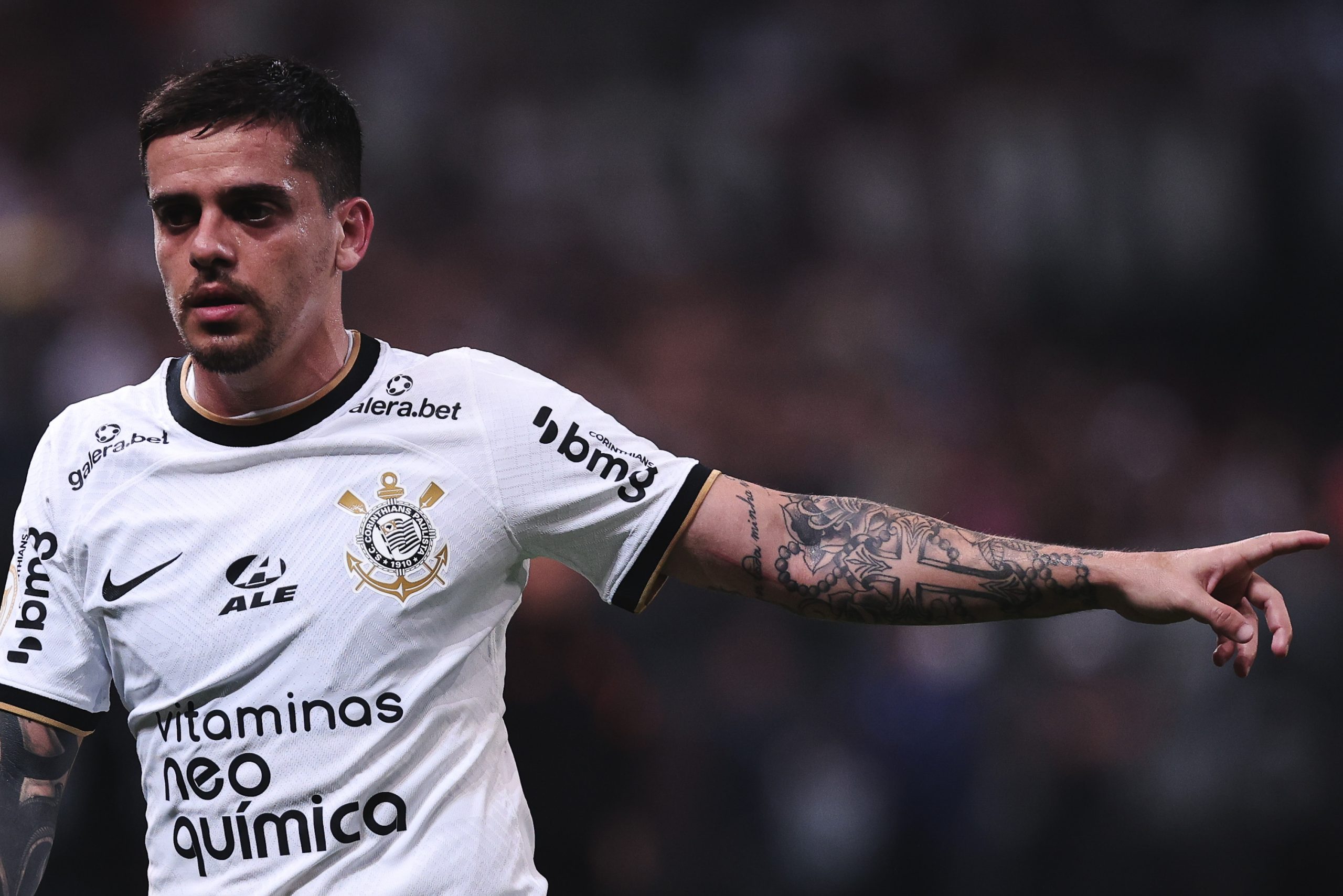 Foto: Ettore Chiereguini/AGIF – Fagner está em baixa no atual Corinthians de Vítor Pereira